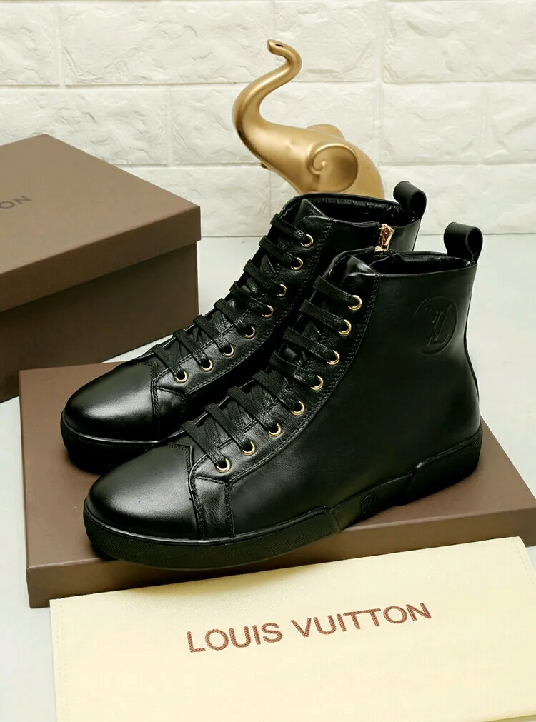 Factory price: 440💰 LV’s new men’s boots are on the market, the Korean version has a zipper design on the inside! The latest color combination in the L classic series! Original 1:1 exclusive molded custom model👍👍👍Simple and generous, super versatile, comfortable and highly fitting, exclusive🚇️Upper: imported top-quality fine cowhide fabric, lining: custom soft sheepskin, high-density rubber outsole🏆🏆🏆Welcome all sellers to sell in the picture above, one piece can be shipped on behalf of the customer, code number 38-44 (45 code can be customized)